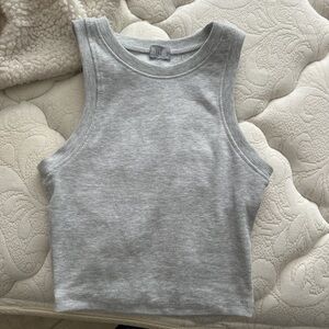 gray crop top